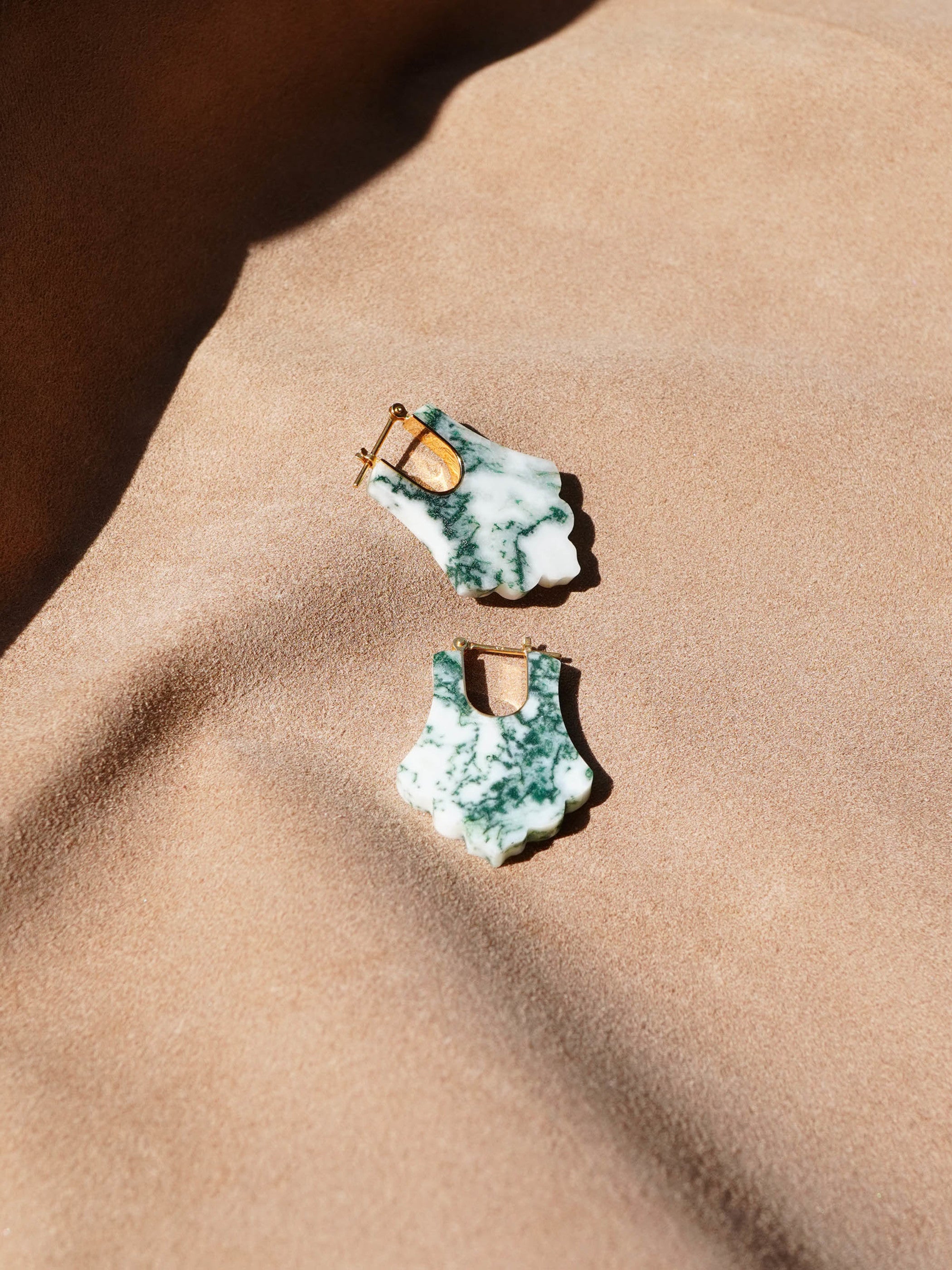 CREST_Pierced Earrings_Acanthus_White Moss Agate