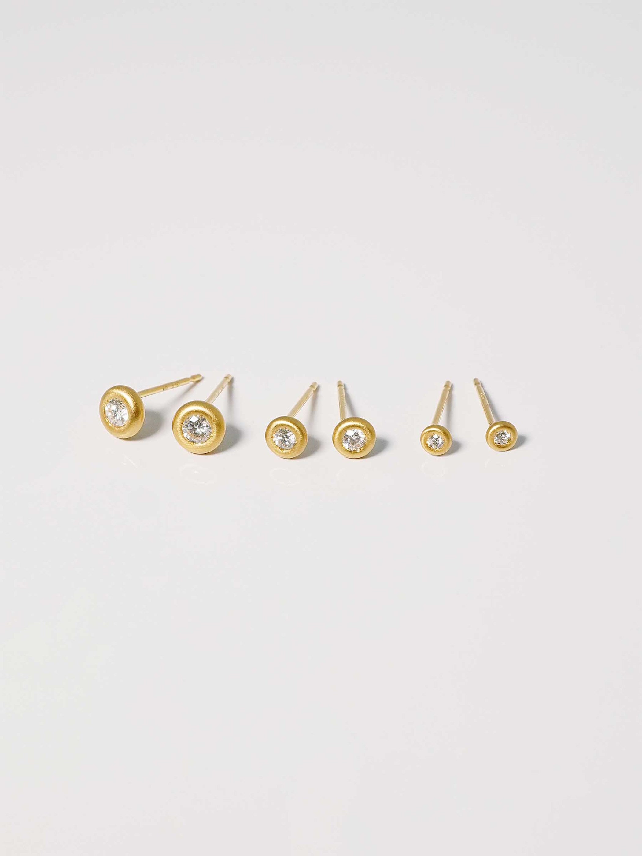 PUFF_Pierced Earrings_Solitaire