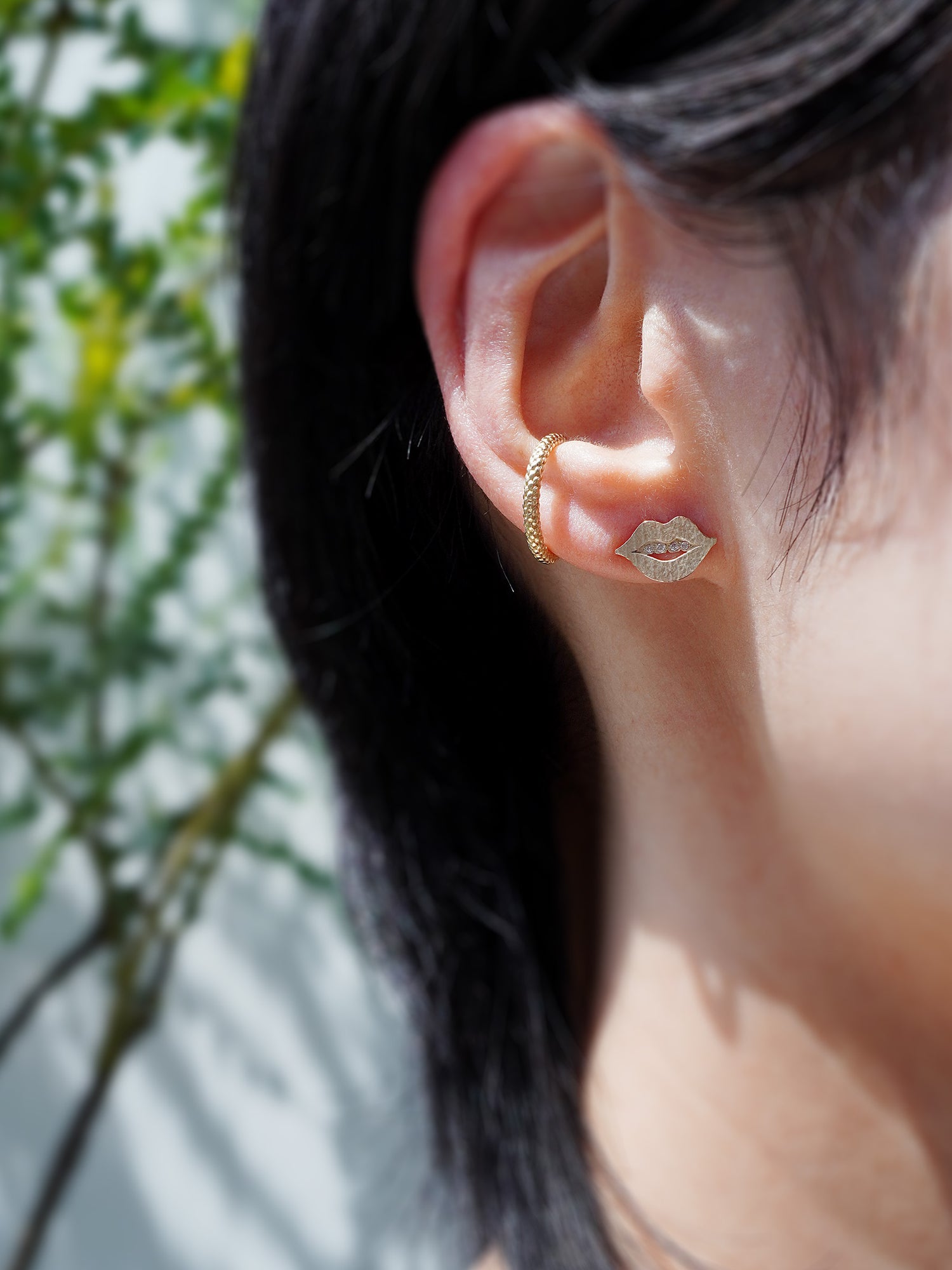 TALKATIVE MOUTH_Pierced Earring_Diamonds